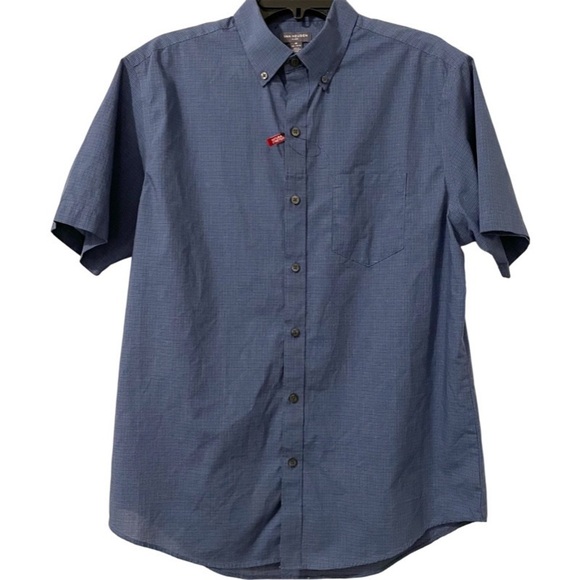 Van Heusen Men’s Short Sleeve Button Up. NWOT - Picture 1 of 5